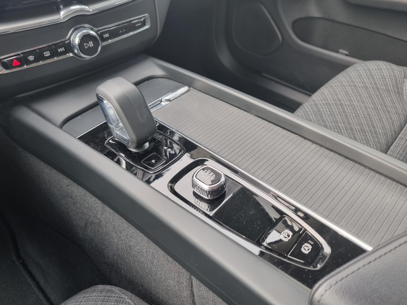 Fahrzeugabbildung Volvo XC60 B4 Diesel Core 'Anhängerkupplung'