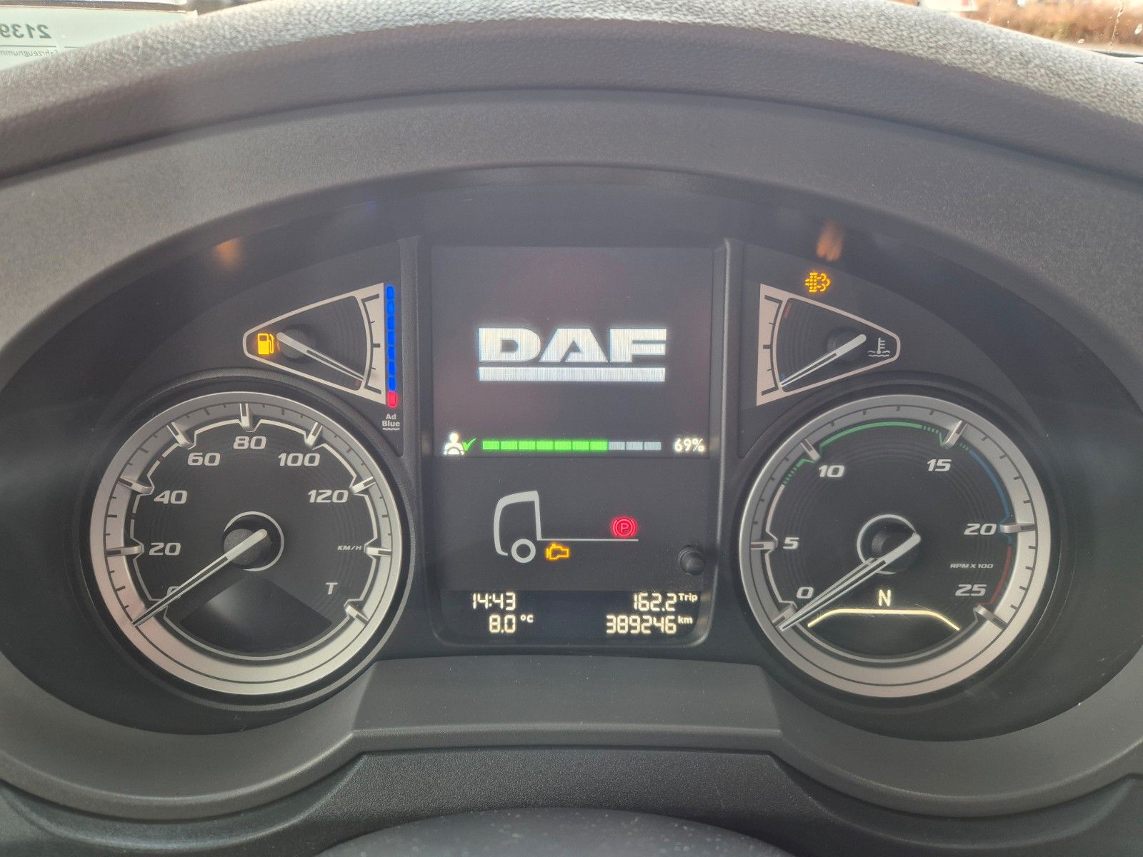 Fahrzeugabbildung DAF XF 450 4x2 Spoiler Klima 2x Tank 2x Bett