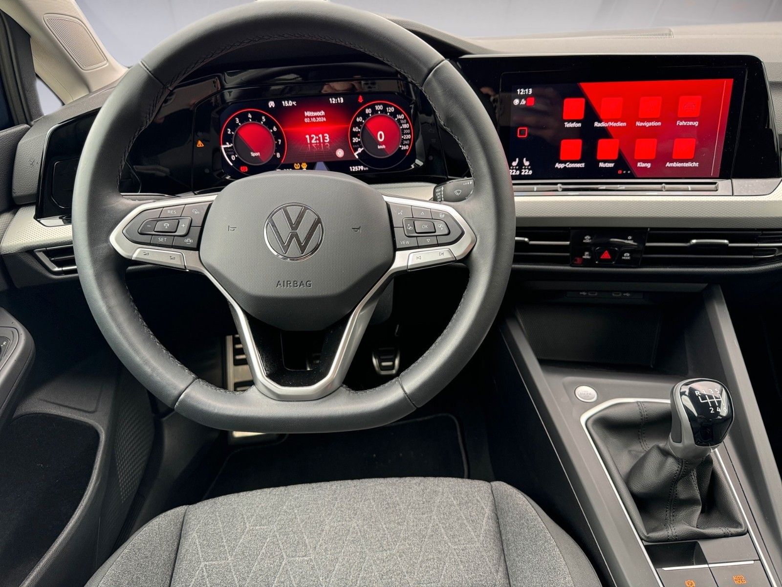 Fahrzeugabbildung Volkswagen Golf VIII Move 1.5 TSI *ACC*LED*NAVI*STANDHEIZ