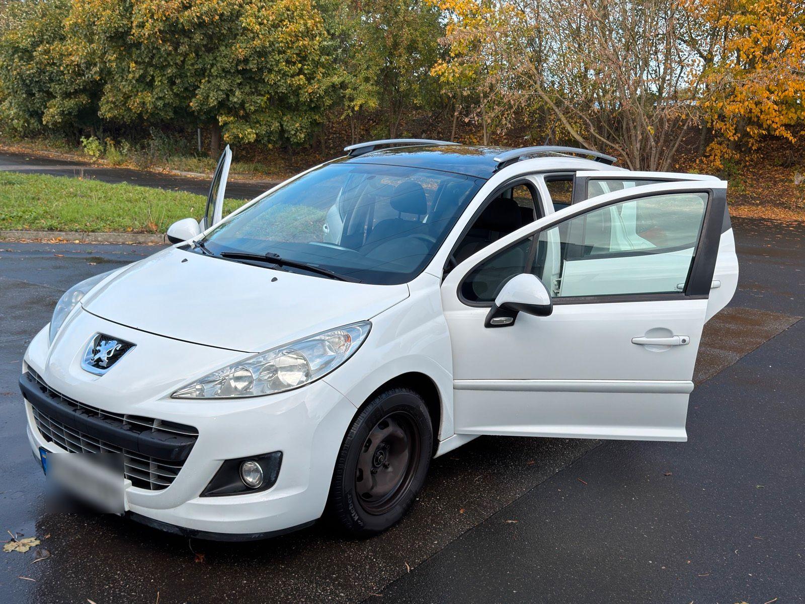 Peugeot 207 2012 — interior