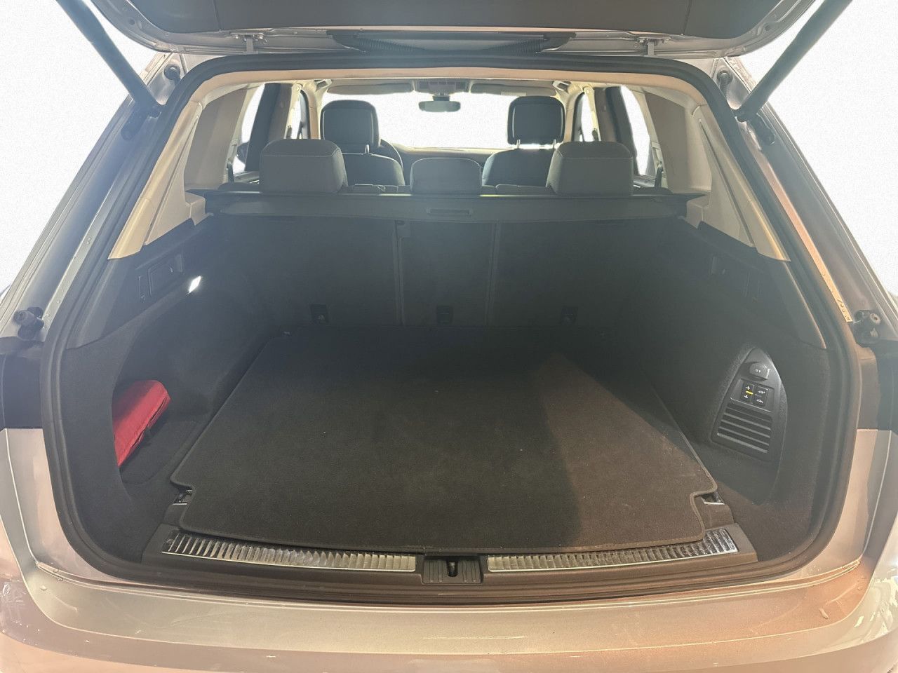 Volkswagen Touareg 3.0 TSI AHK Pano Dynaudio HUD Area View foto 15