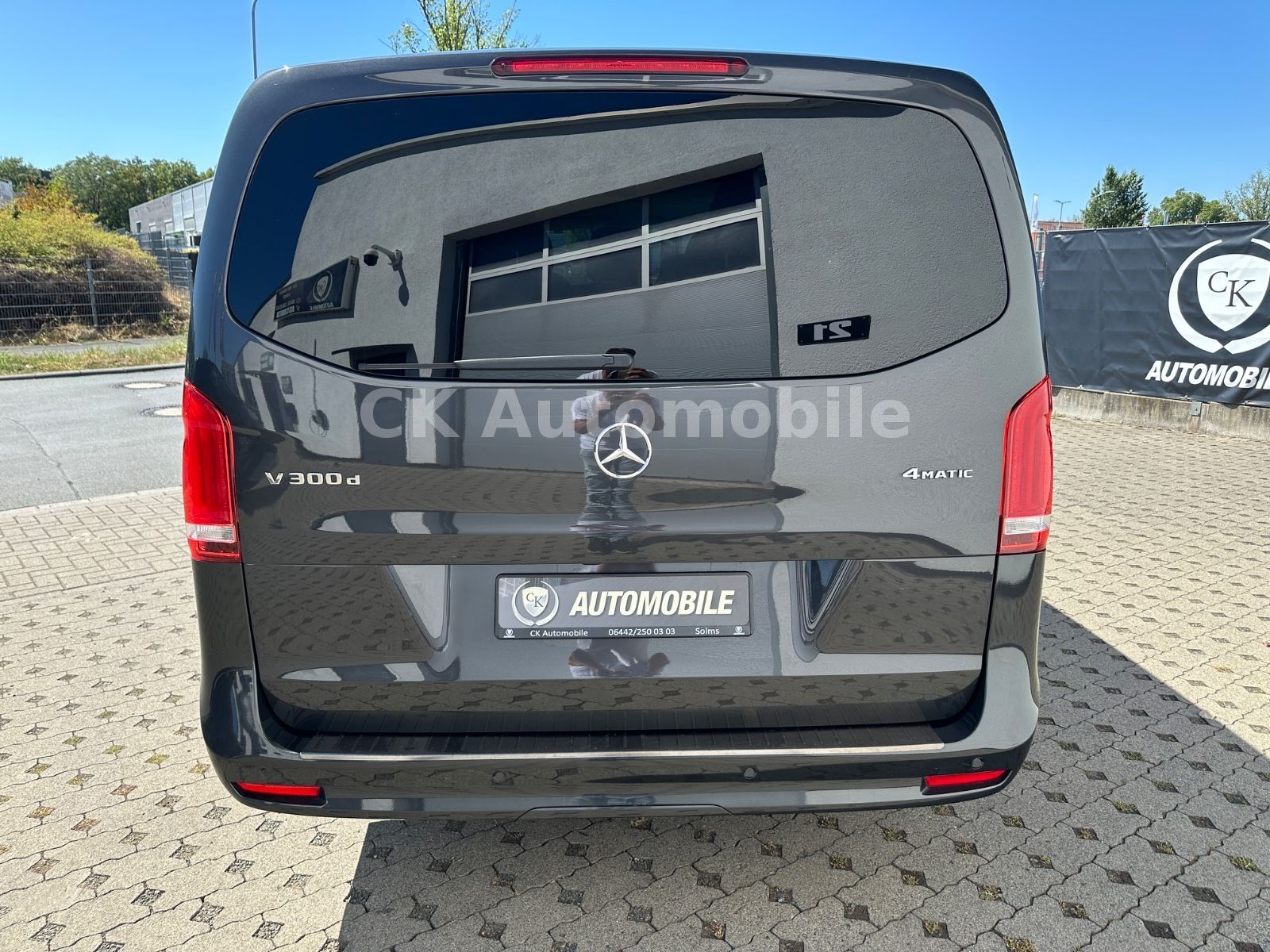 Fahrzeugabbildung Mercedes-Benz V 300d EDITION 4MATIC lang/7 Sitze/Navi/LED/AHK