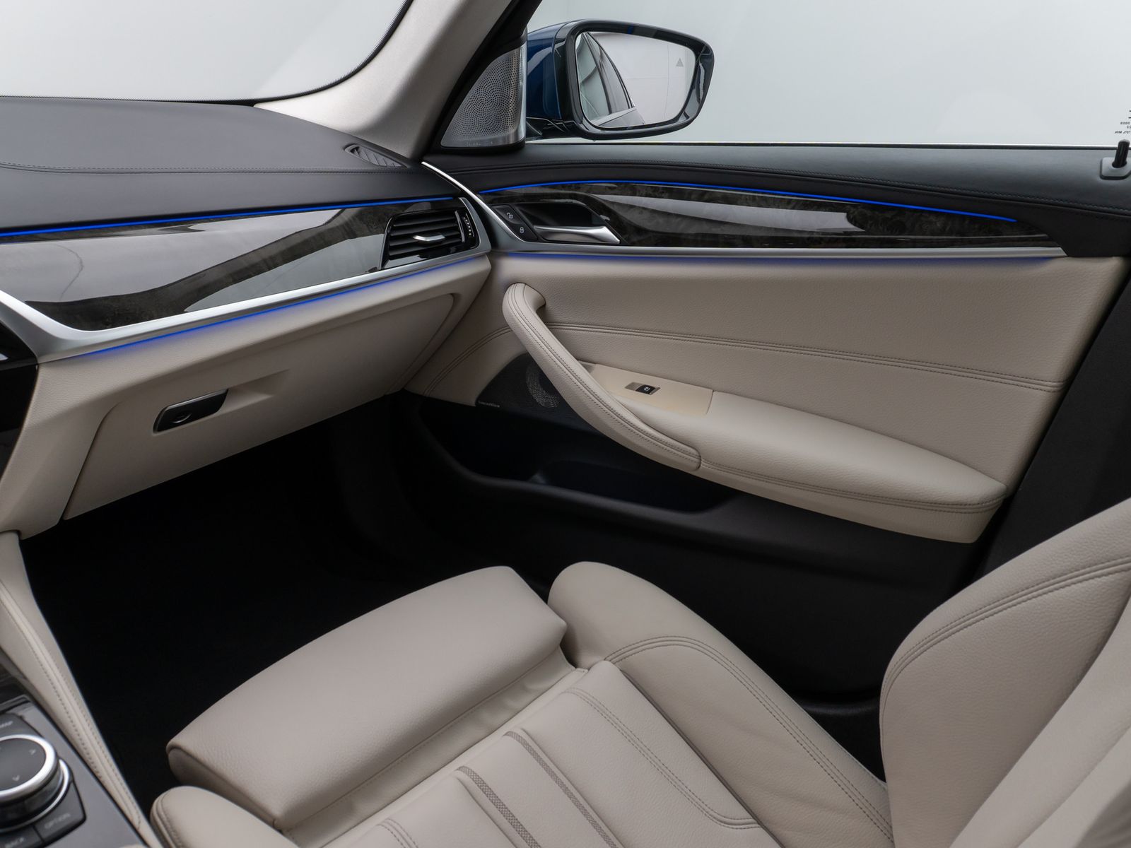 Fahrzeugabbildung BMW 520i Luxury Line Kamera HUD DAB B&W Alarm Sport