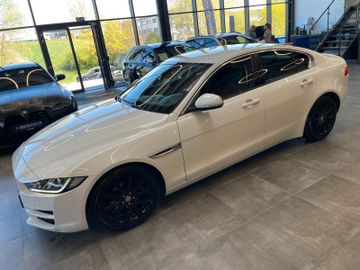 Jaguar XE Pure *NAVI*360°*SZHZ*TEMPO*BI-XENON*PDC*TOUCH