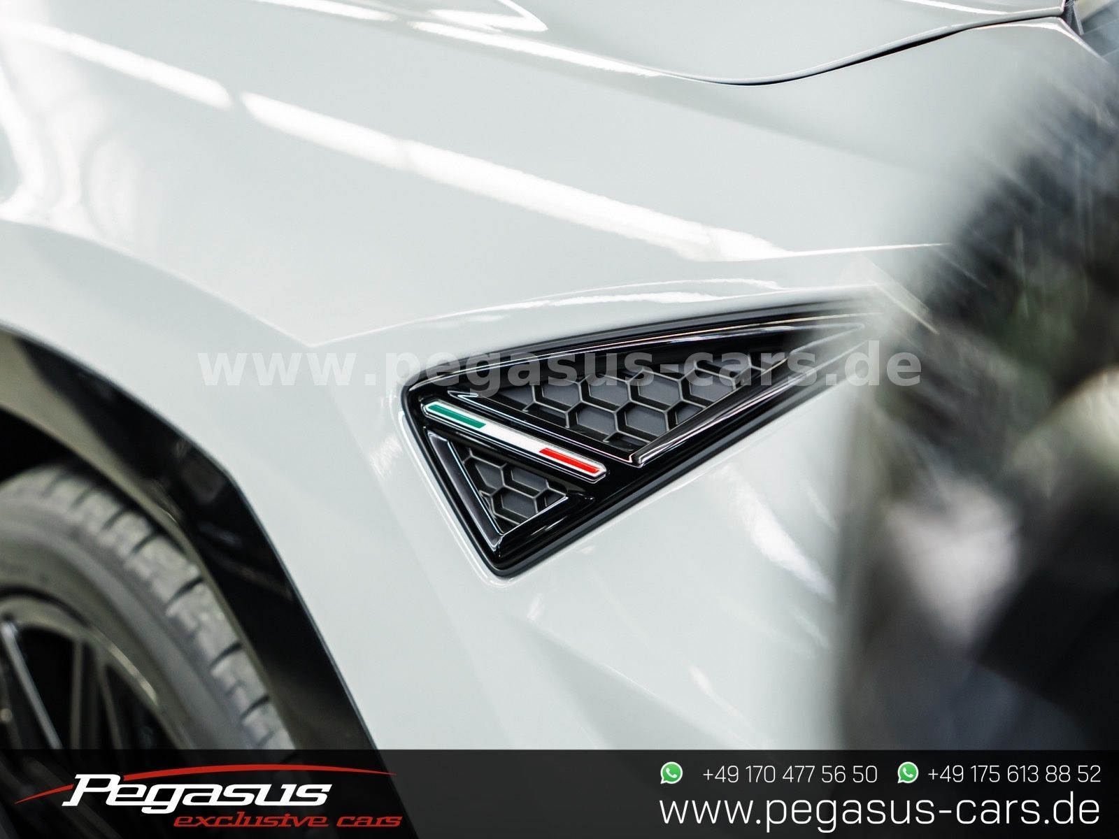 LAMBORGHINI Urus - 13