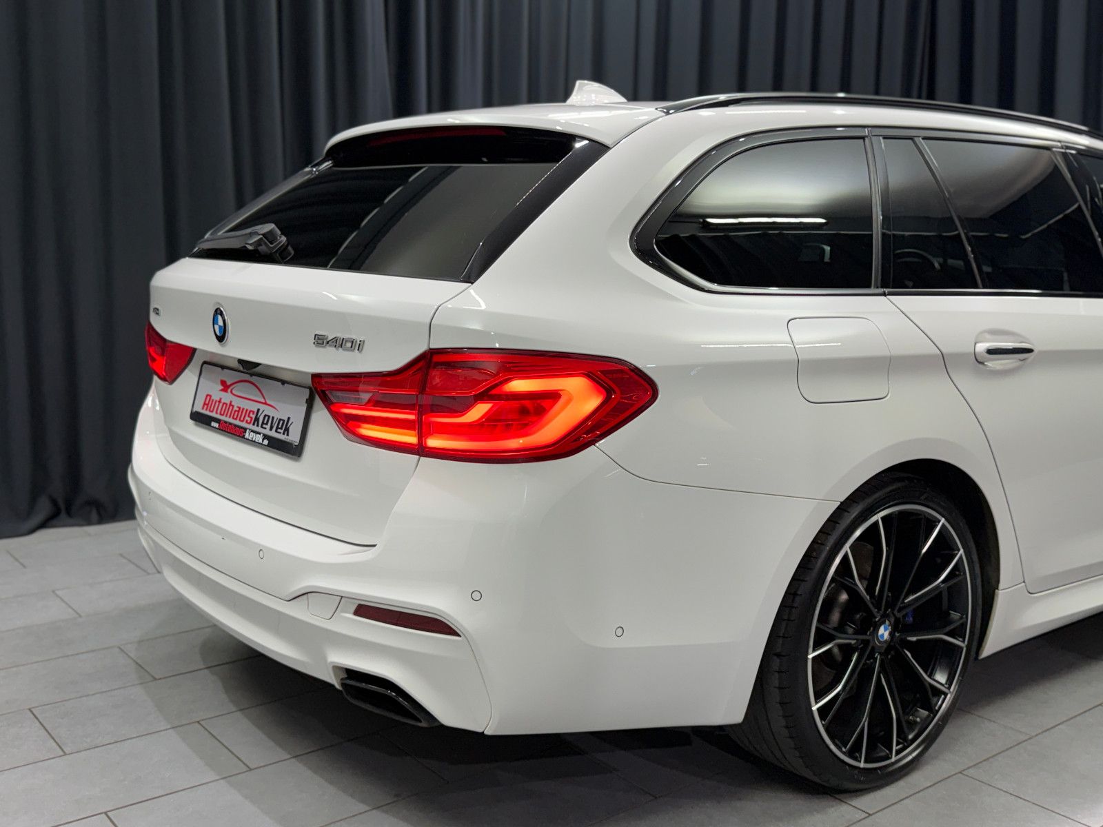 Fahrzeugabbildung BMW 540i xDrive Touring M Sport |AHK|HuD|HiFi|PANO
