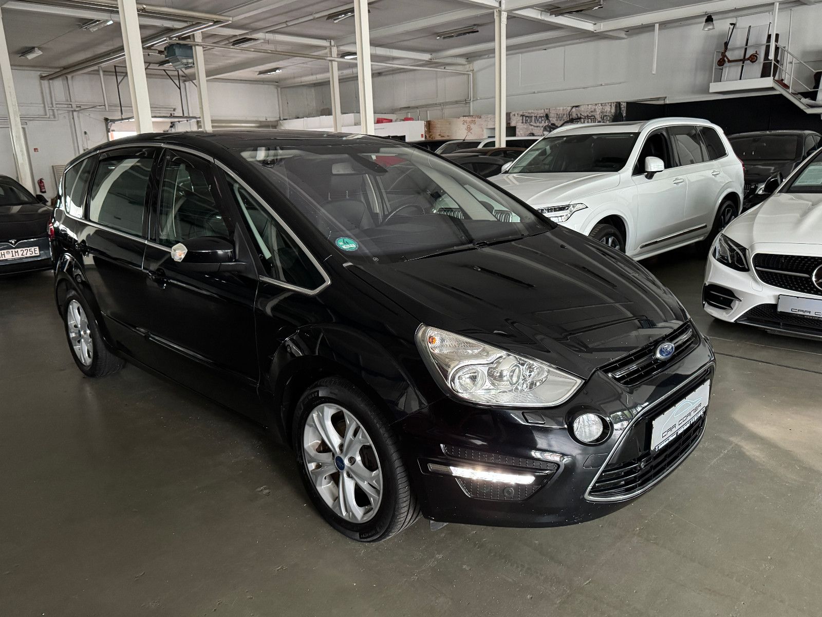 Fahrzeugabbildung Ford S-MAX AUTOMATIK SPORTPAKET TITANIUM X VOLL