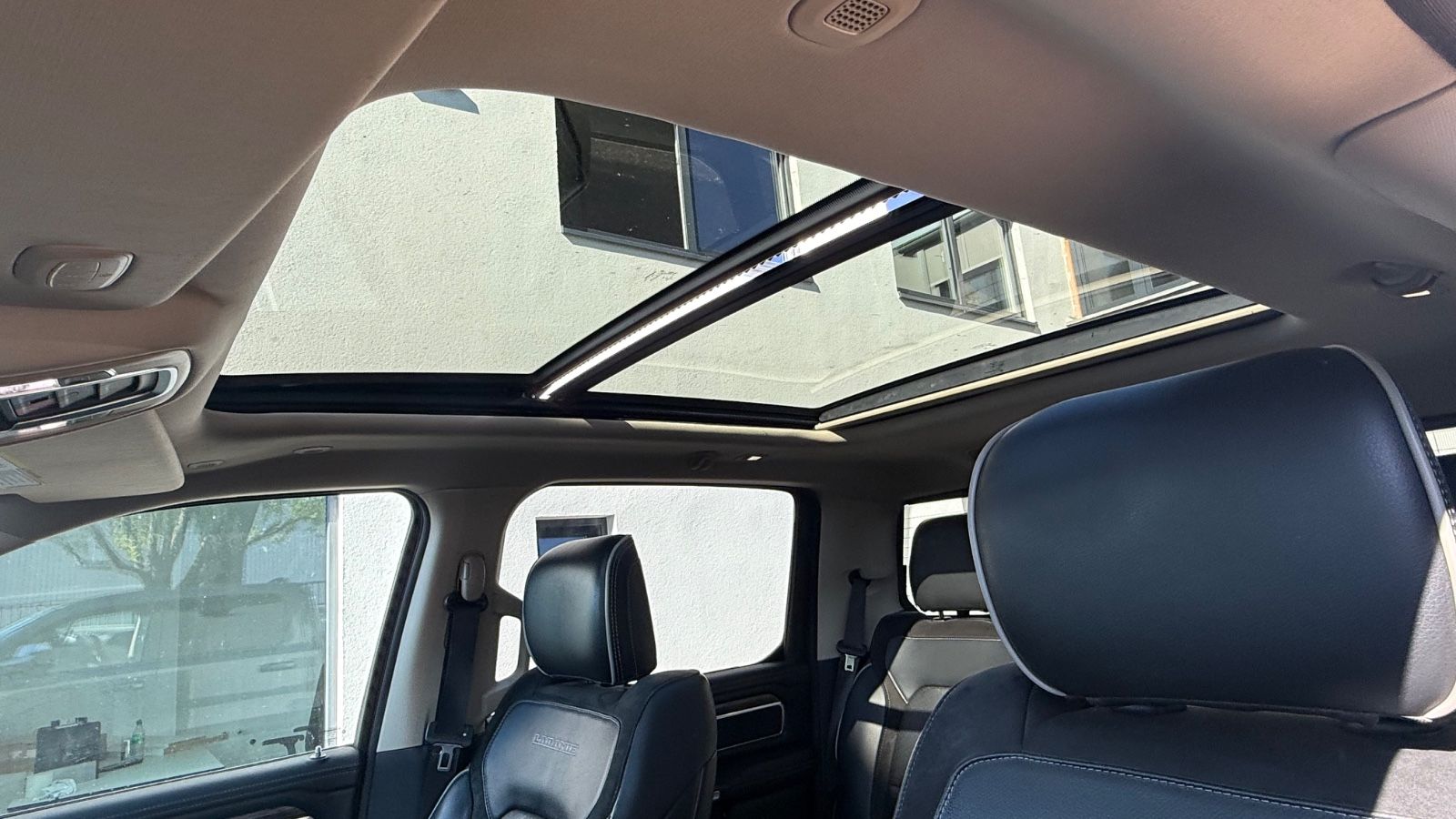 Fahrzeugabbildung Dodge RAM Gen.5  Panorama-LED-Kamera-Sitzkühlung