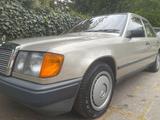 Mercedes-Benz 200 D 