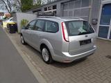 Ford Focus Turnier Titanium 90 T Km Sehr gepfegt Navi - Ford Focus aus 2010: Titanium