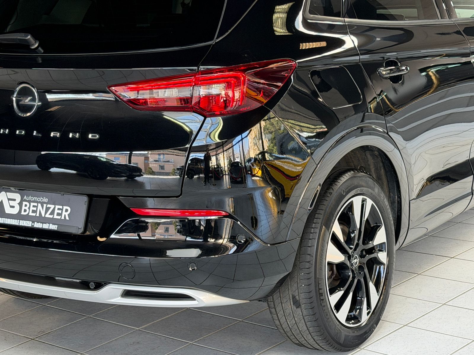 Fahrzeugabbildung Opel Grandland Ultimate/LEDER/KAMERA/ASSISTANC/LED/DI