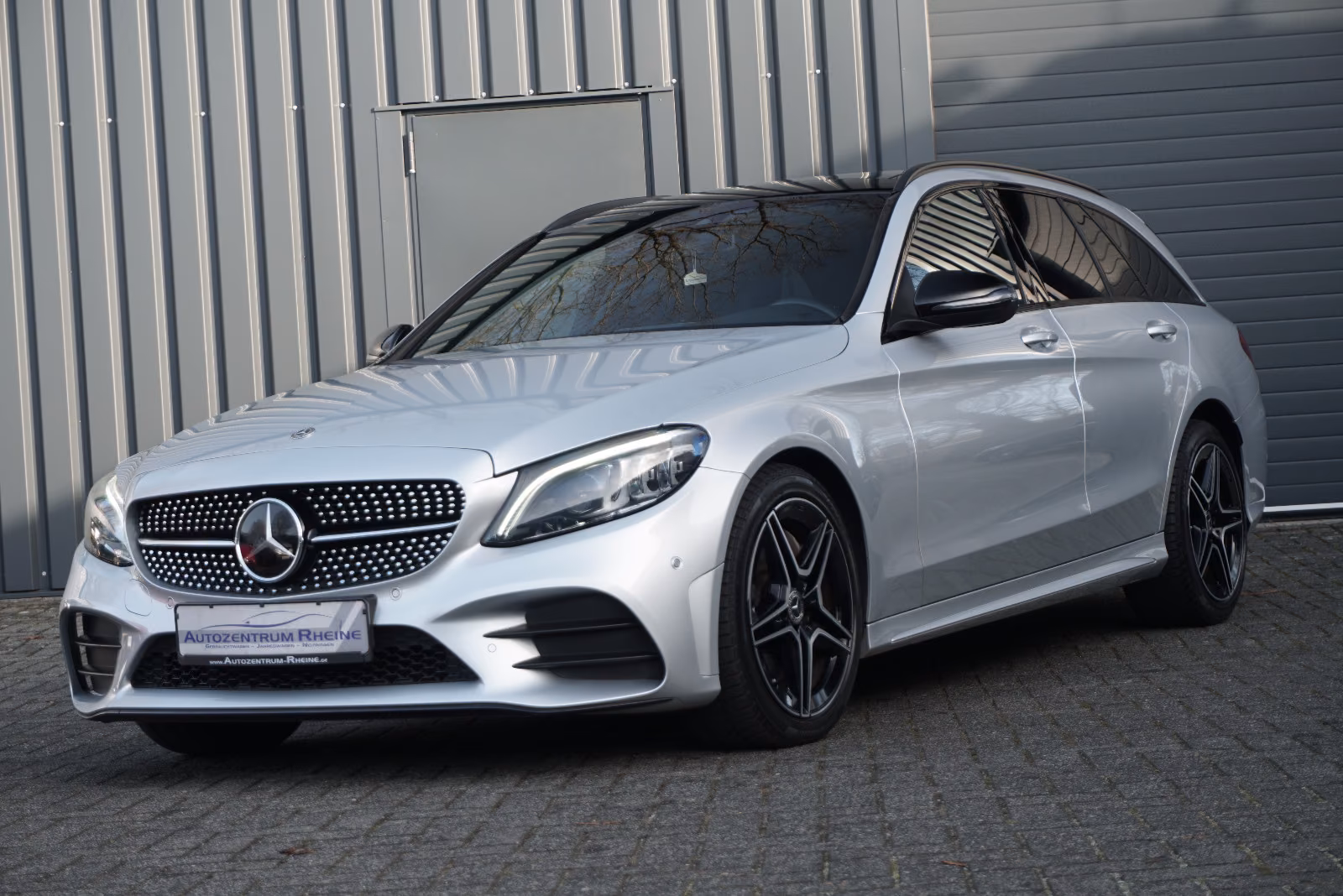 Mercedes-Benz C 300T AMG Multib RFK PANO SHZ NAV Ambiente ACC