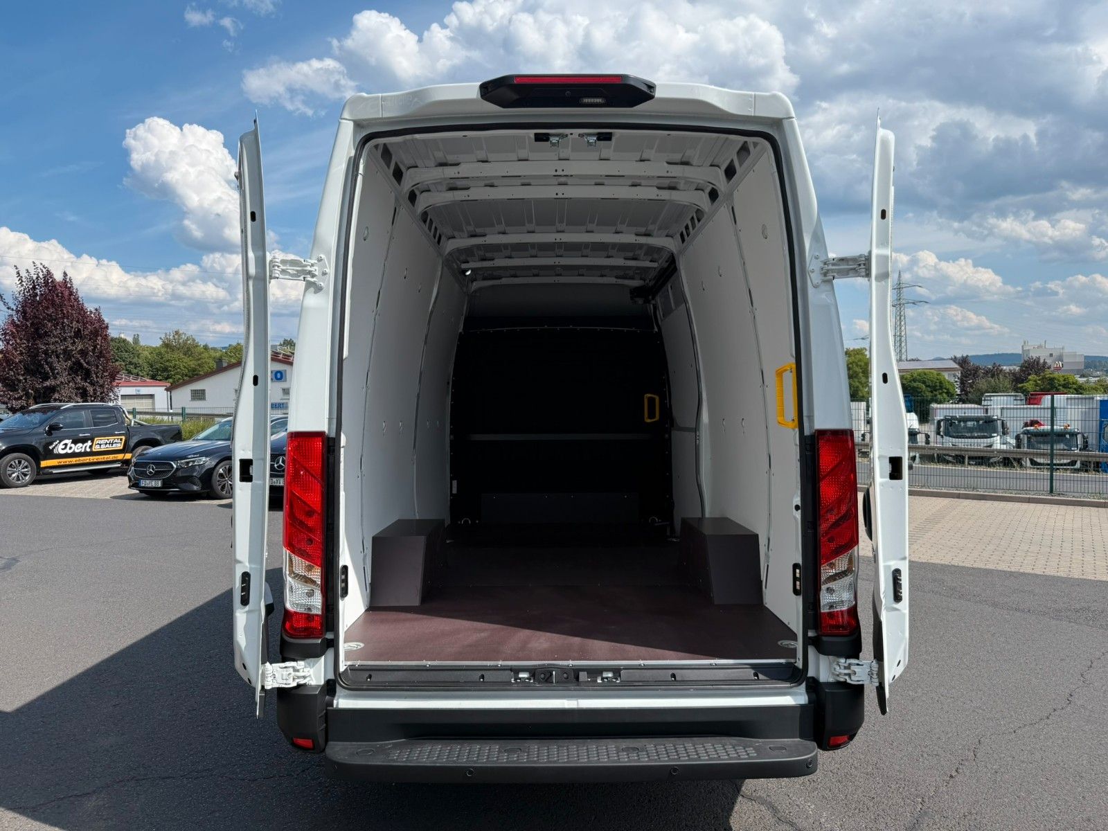 Fahrzeugabbildung Iveco Daily 35S16H3.0A8 V Y ASC-Ausbau Kastenwagen