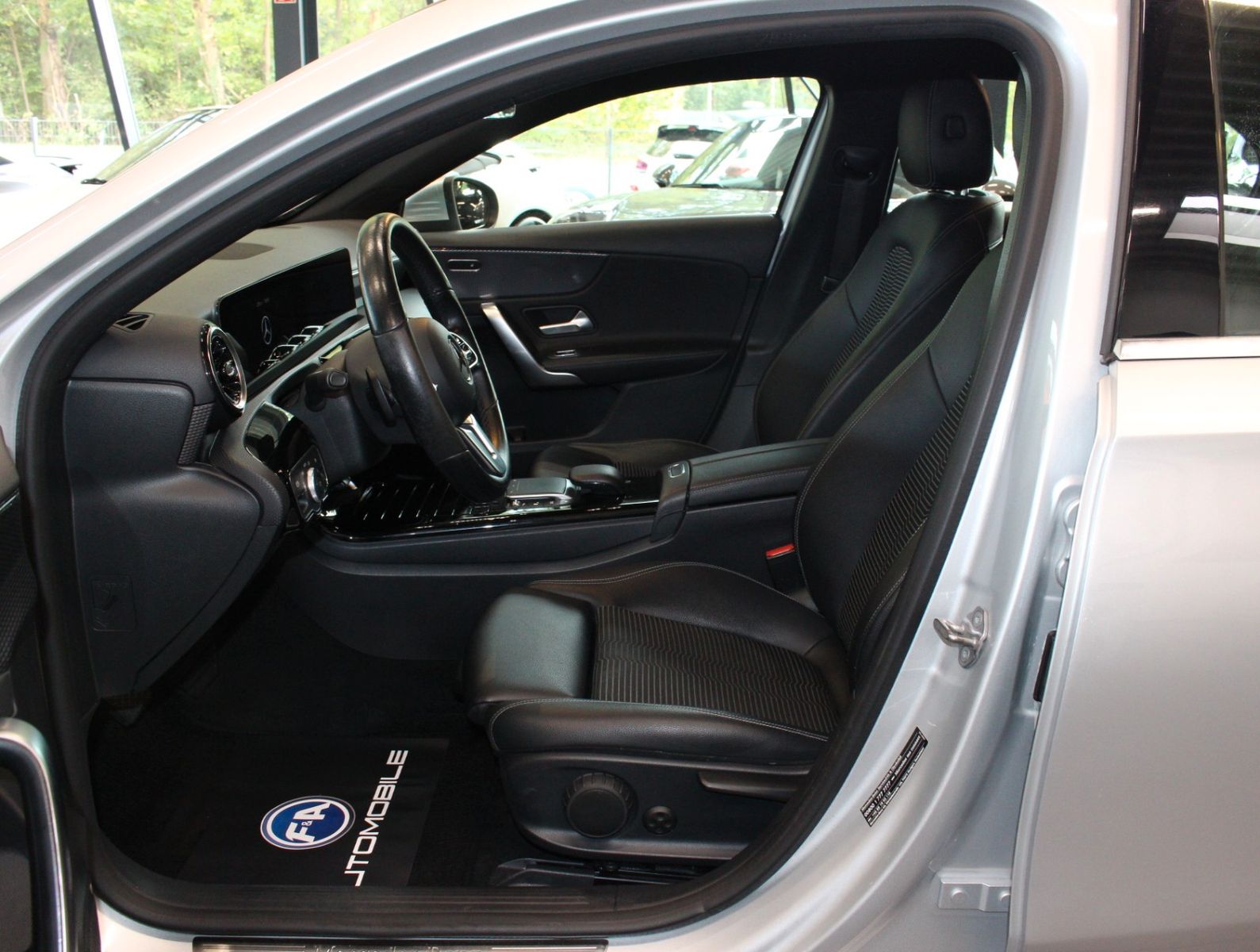 Fahrzeugabbildung Mercedes-Benz A 200 d Progressive Carbon+Wdescreen+Navi+Kamera