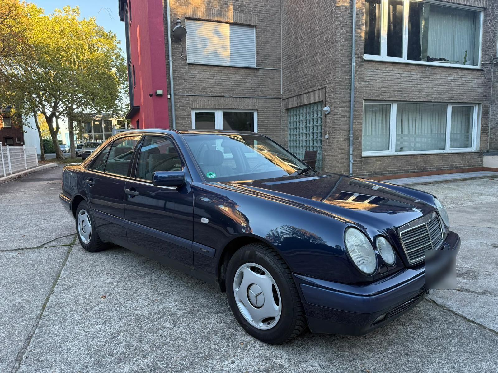 Mercedes-Benz E 240