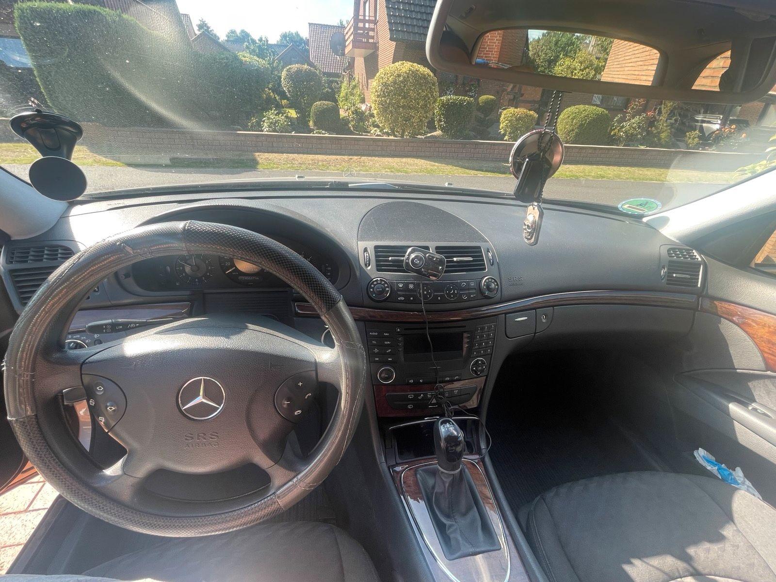 Mercedes-Benz E200 2004 — photo 5