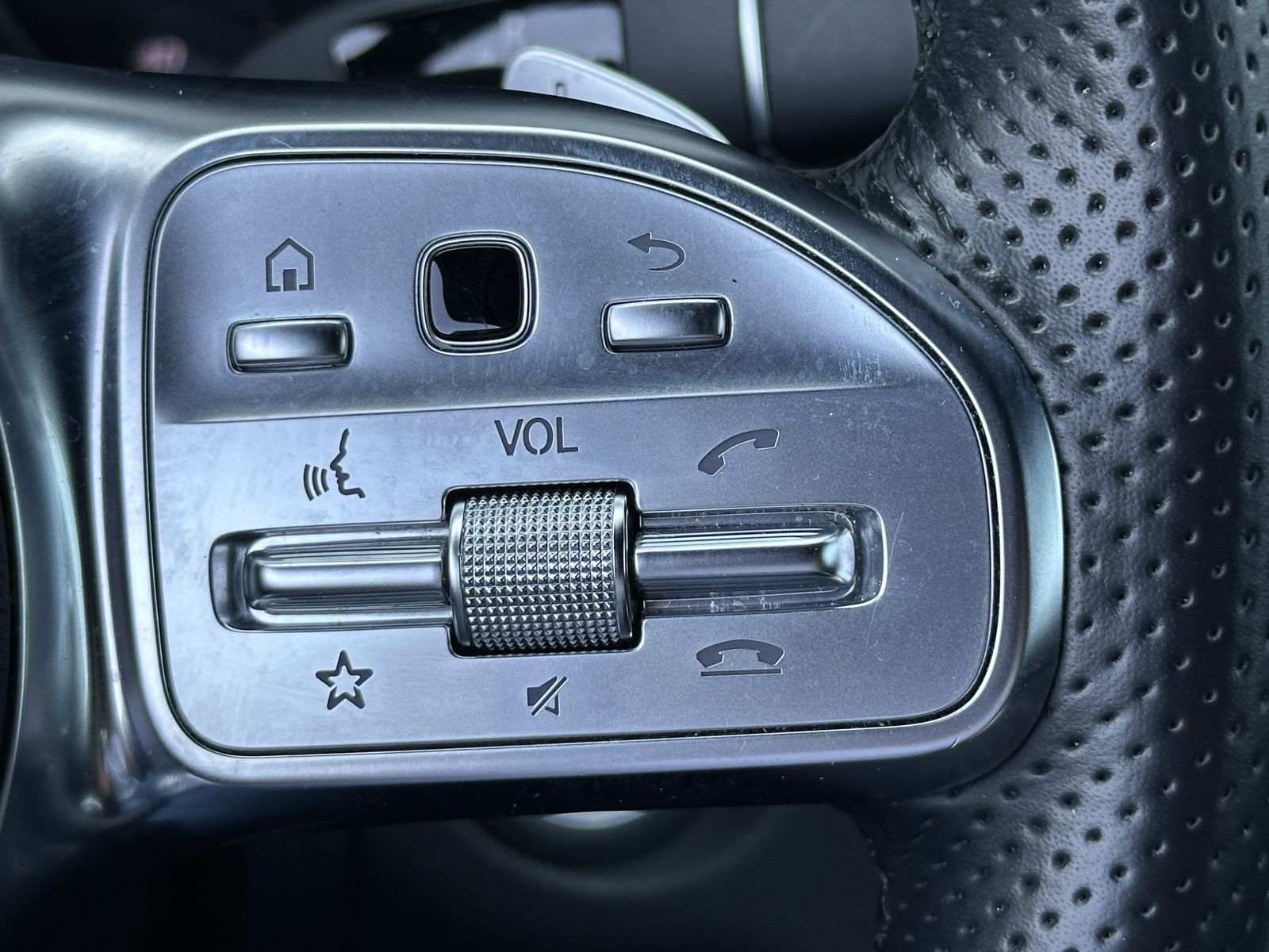 Fahrzeugabbildung Mercedes-Benz C 220d Coupé AMG-Line Plus NAV+LED+KAM+AHK+19ZO