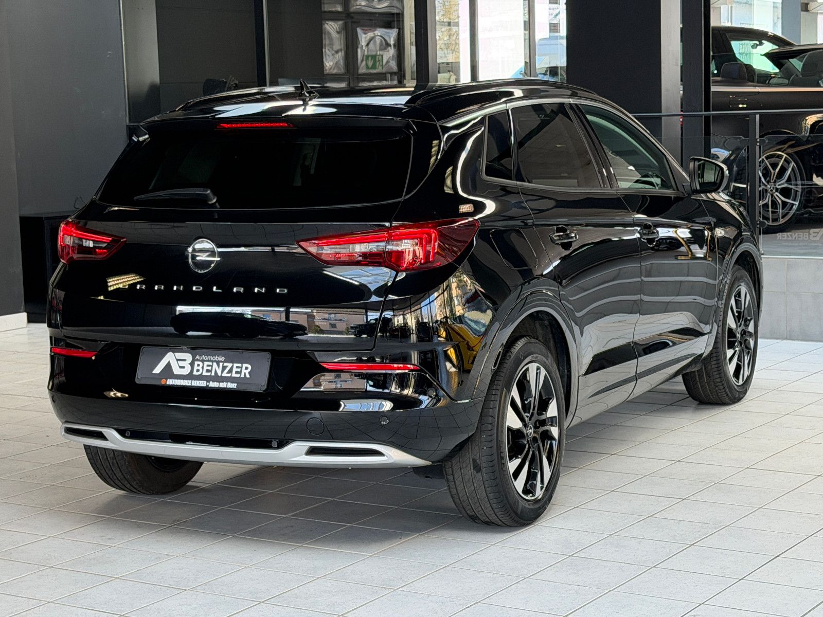 Fahrzeugabbildung Opel Grandland Ultimate/LEDER/KAMERA/ASSISTANC/LED/DI