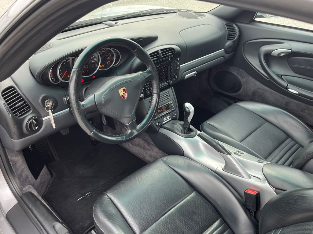 PORSCHE 911 996 Carrera Coupé Jubiläumsmodell Deutsch PORSCHE 911 996 Carrera Coupé Jubiläumsmodell Deutsch