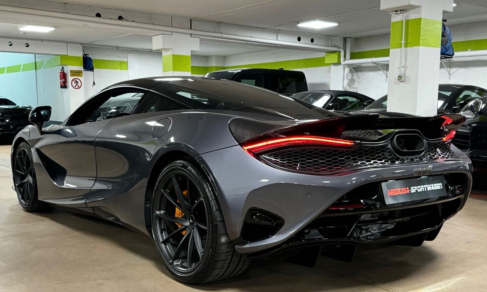 Fahrzeugabbildung McLaren 750S COUPE MY25 CARBON EXT&INT B&W LIFT FULLOPT!