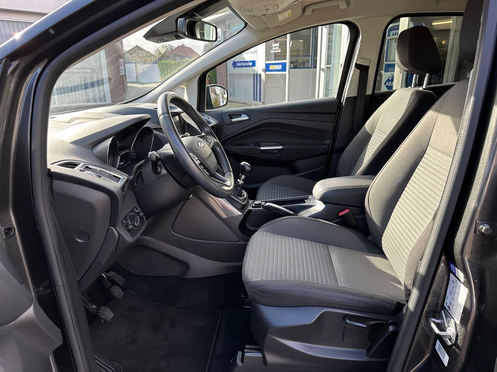 Fahrzeugabbildung Ford C-Max 1.0 EB Titanium Navi/SHZG/ParkPilot/GJR