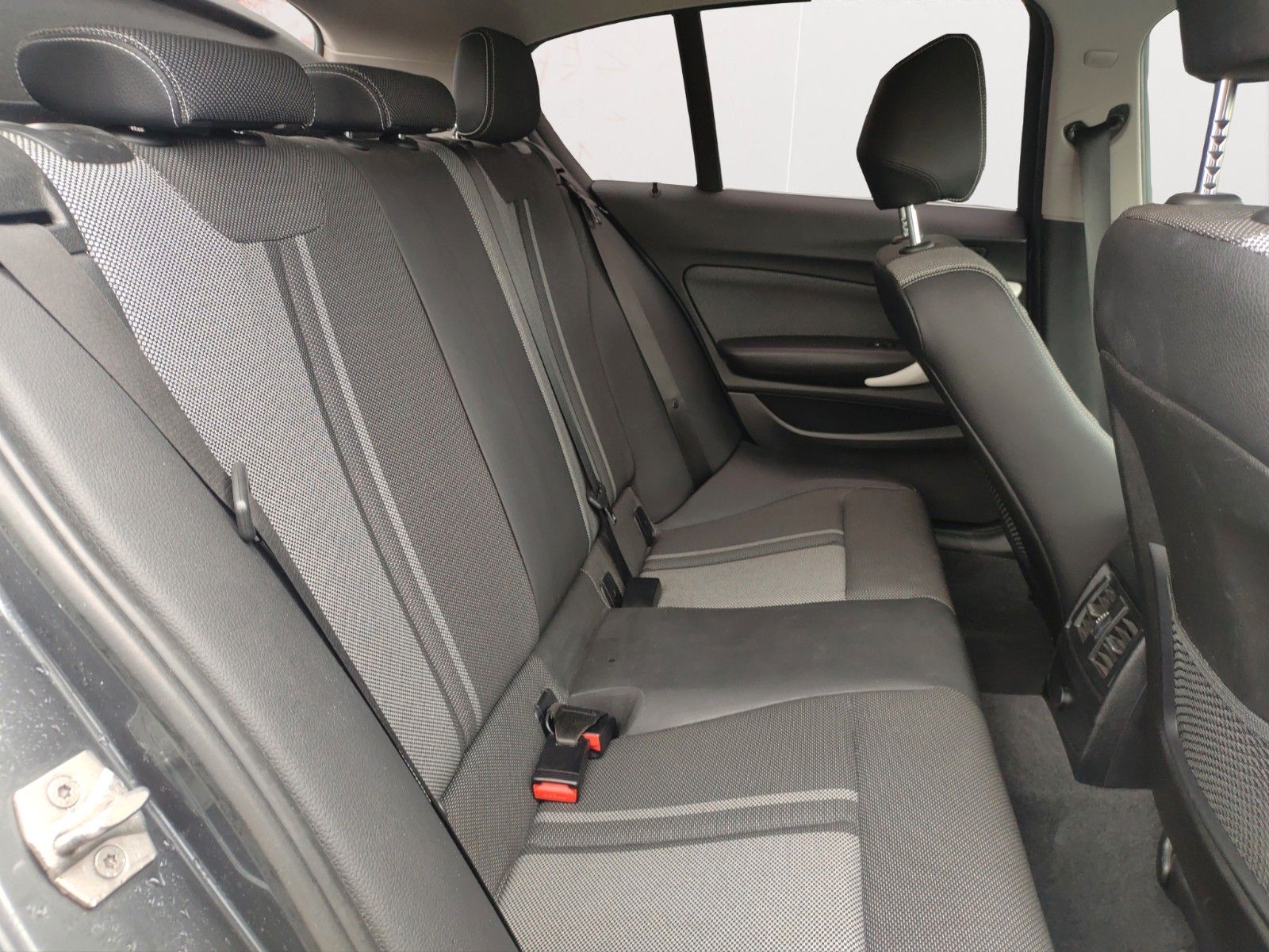 Fahrzeugabbildung BMW 116 d Urban Line ! LED ! PDC ! NAVI !