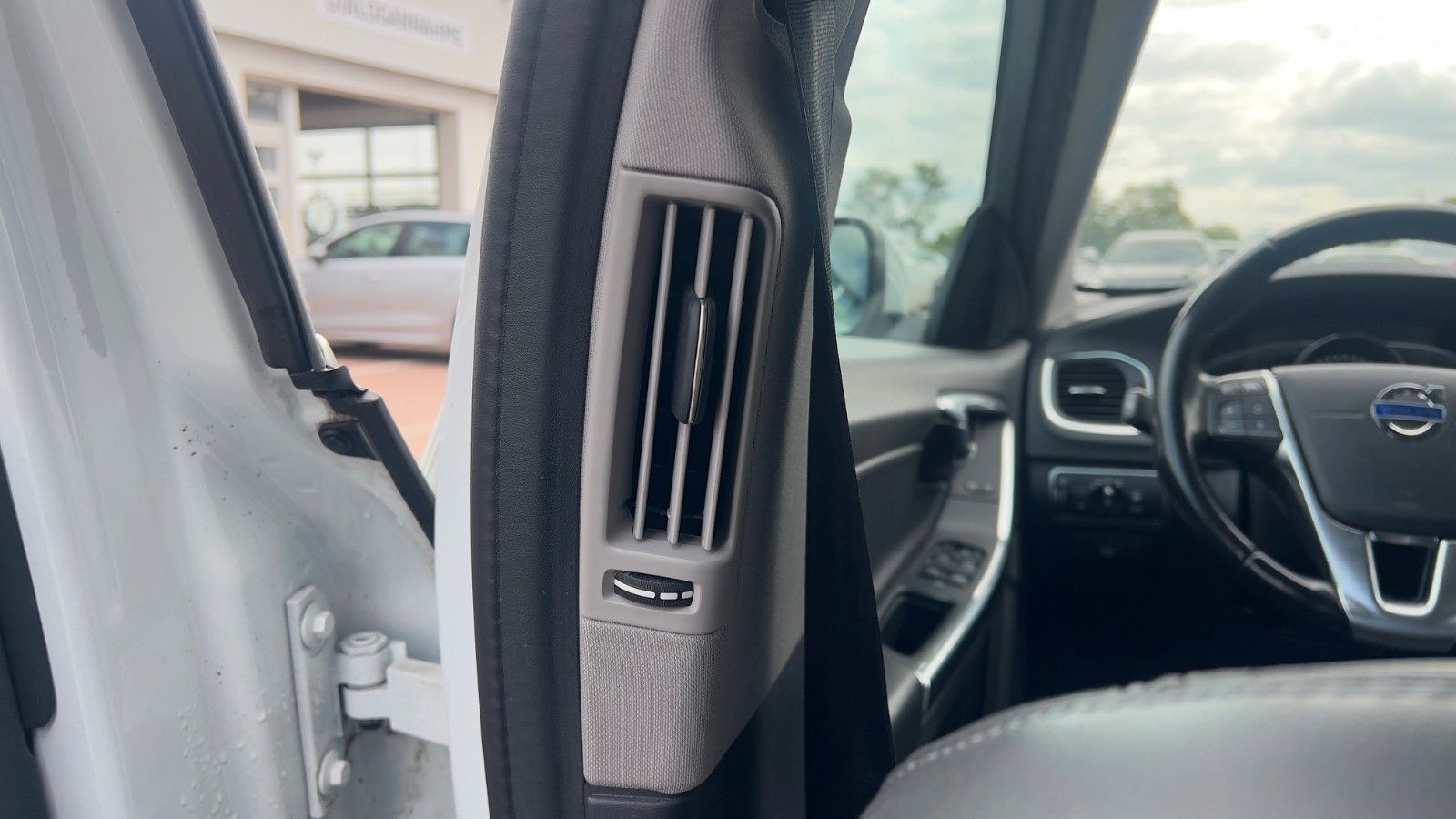 Fahrzeugabbildung Volvo V60 Kombi Summum AWD*Mietkauf*GSD*TEMP*RFK*