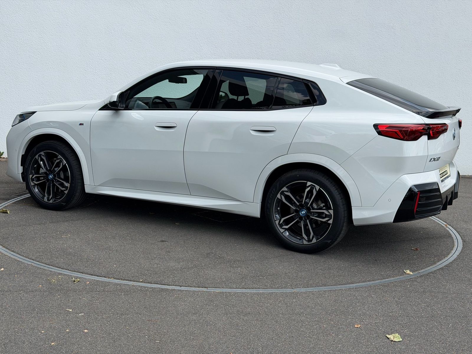 BMW iX2 - Bild 8