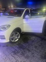 Mercedes-Benz ML 350 BlueTEC 4MATIC - Garagenwagen 2.Hand  - Mercedes-Benz ML 350 in Frankfurt (Main)