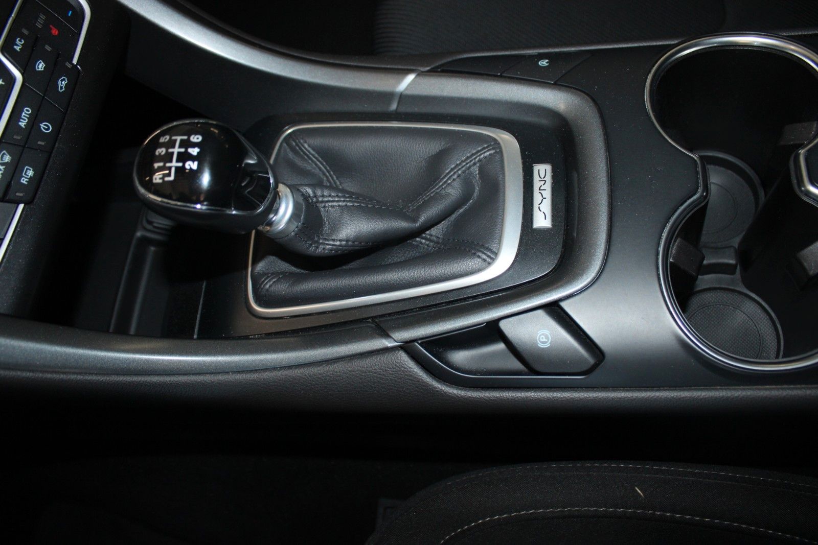 Fahrzeugabbildung Ford Mondeo 1,5 EB Titanium Turnier Winter Paket uvm.