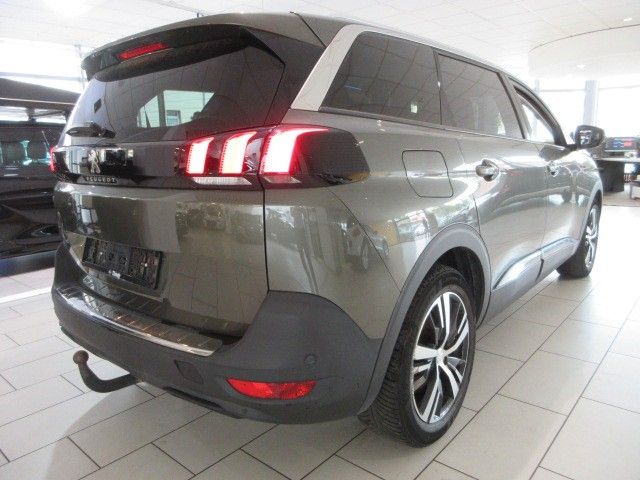 Fahrzeugabbildung Peugeot 5008 Allure 1.5D LED/SHZ/PANO/AHK/LEDER&MASSAGE