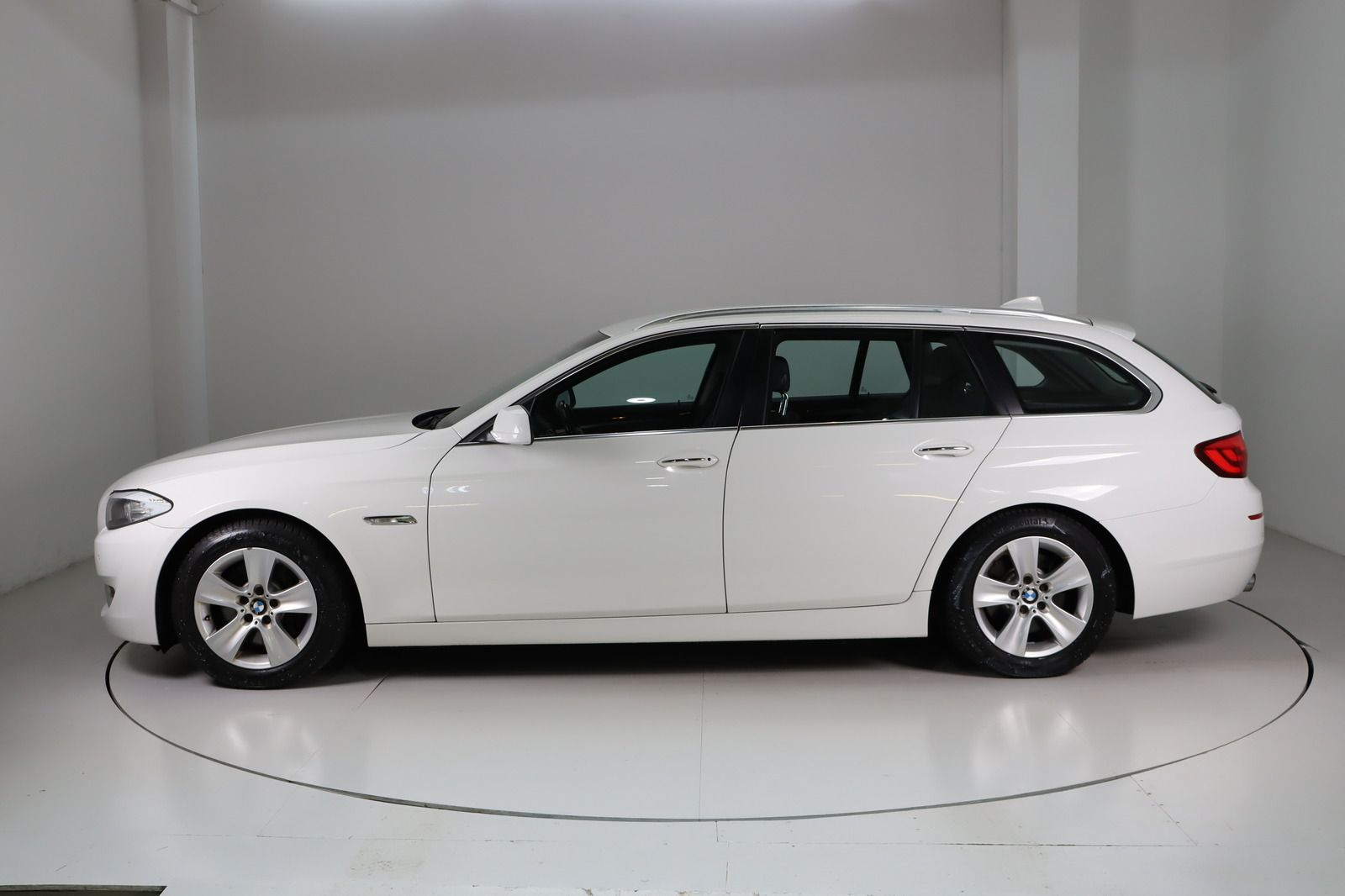 Fahrzeugabbildung BMW 525 d Touring * Navi * Bi-Xenon * Keyless *