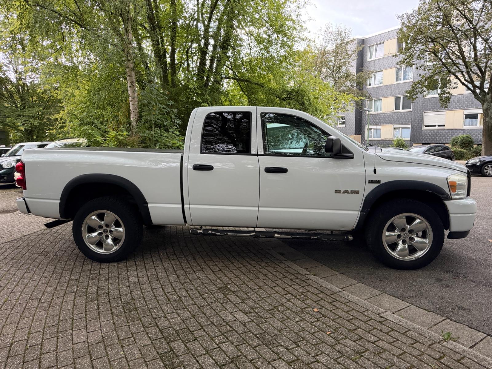 Dodge Ram 2008 — салон