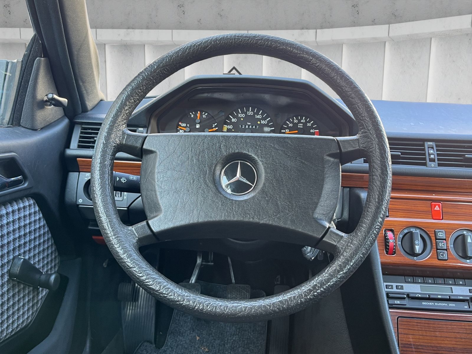 Fahrzeugabbildung Mercedes-Benz E 230 CE*W124C*1 Hand*128tkm* Guter Zustand*