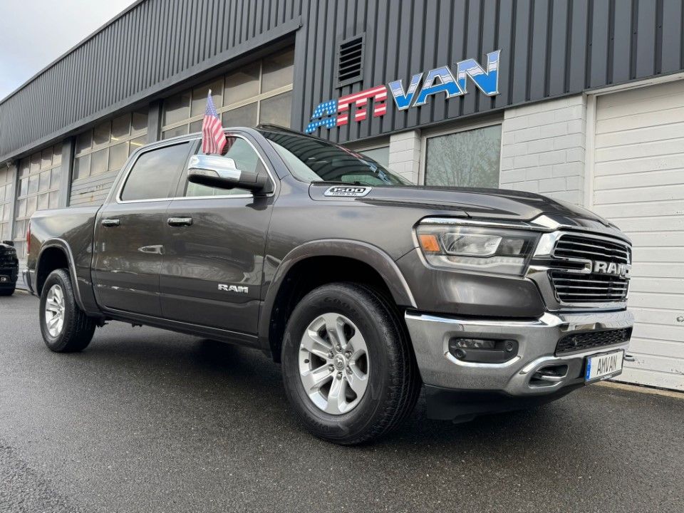 Fahrzeugabbildung Dodge RAM1500 CrewCab Laramie 5.7 HEMI 4x4 Pano