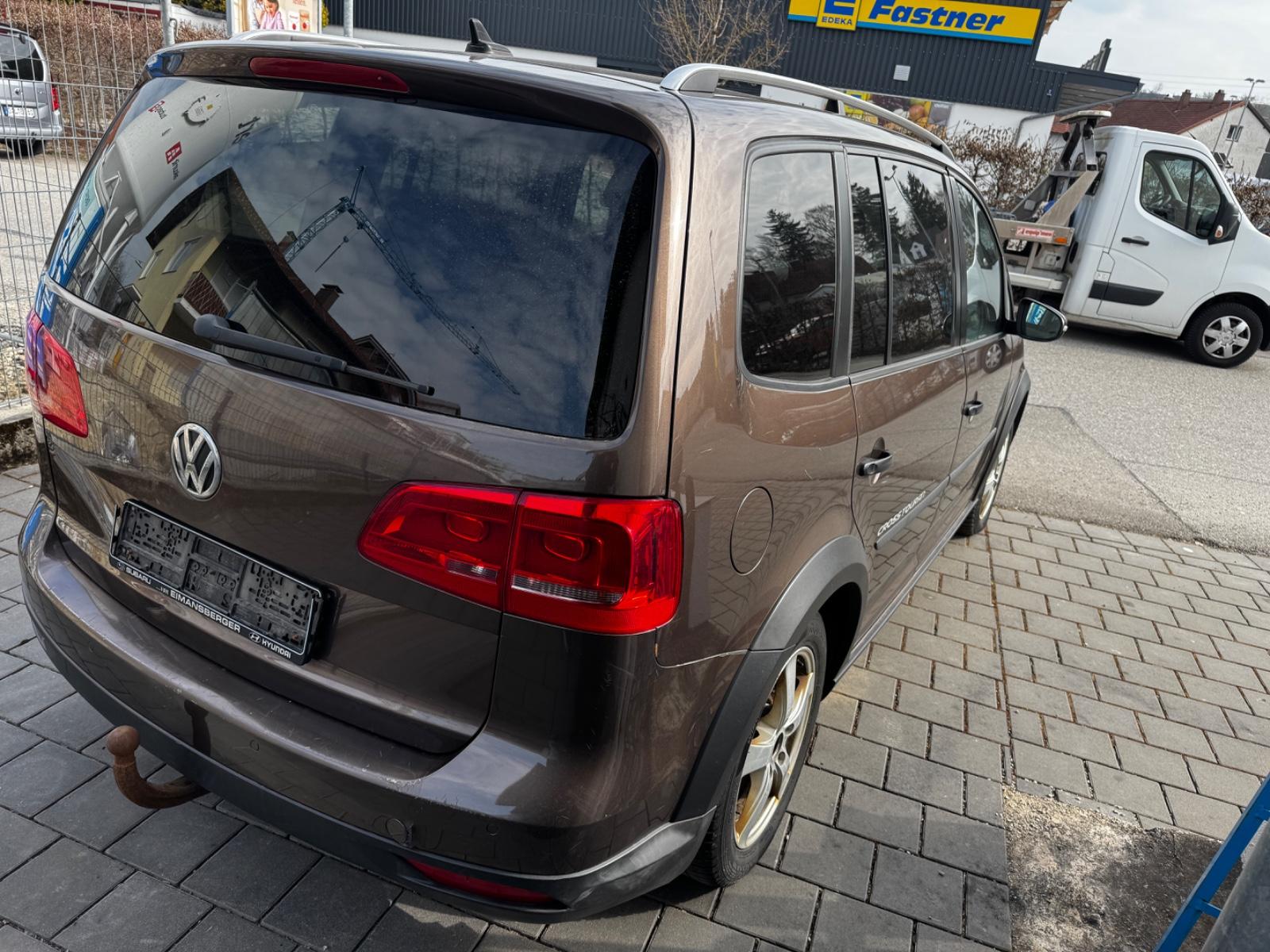Volkswagen Touran 2011 — engine 1.968 cm³, 170 HP (125kW)
