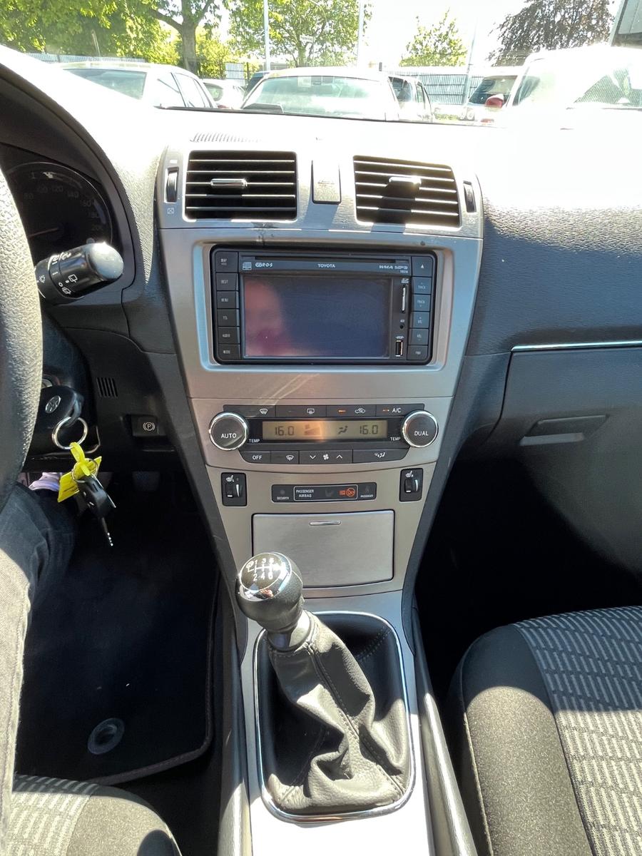 Toyota Avensis 2011 — photo 19