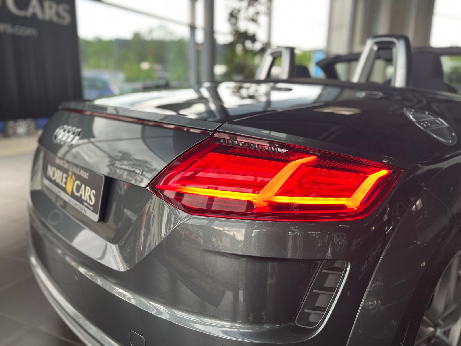 Fahrzeugabbildung Audi TT Roadster  45 TFSI quattro S line S tronic LED