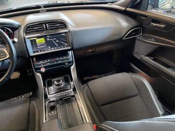 Jaguar XE R-Sport *BI-XENON*KAM*NAVI*TOUCH*LED*