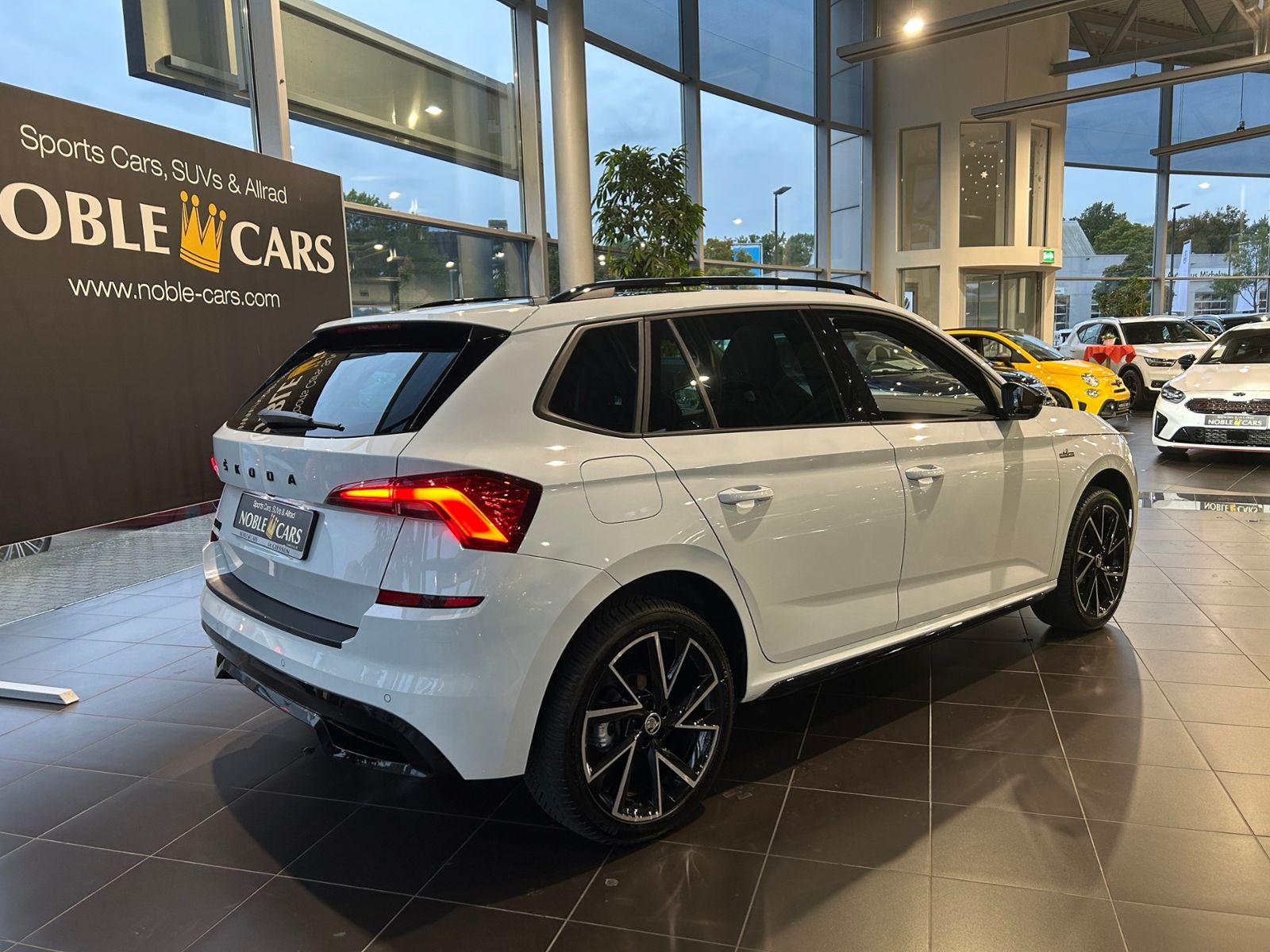 Fahrzeugabbildung SKODA Kamiq Monte Carlo AHK PANO LED NAVI