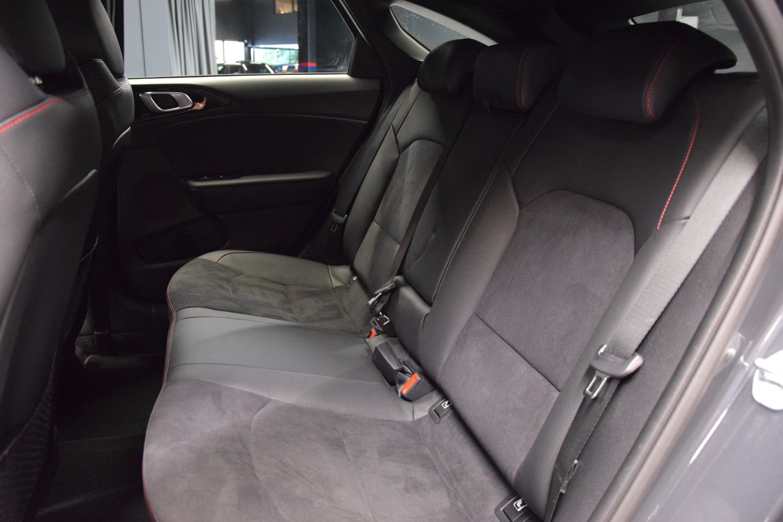 Fahrzeugabbildung Kia ProCeed GT 1,6 TGDI DCT Pano ACC Memory JBL Ambi