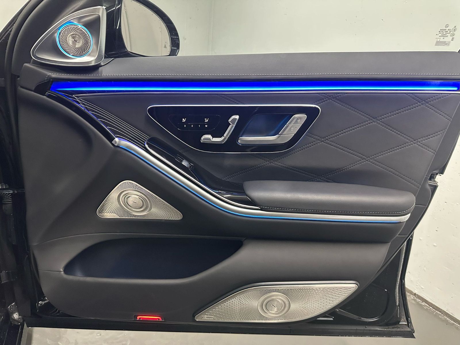 Fahrzeugabbildung Mercedes-Benz S 680 4MATIC MAYBACH *PANO*TV*MANUFAKTUR*TISCHE*