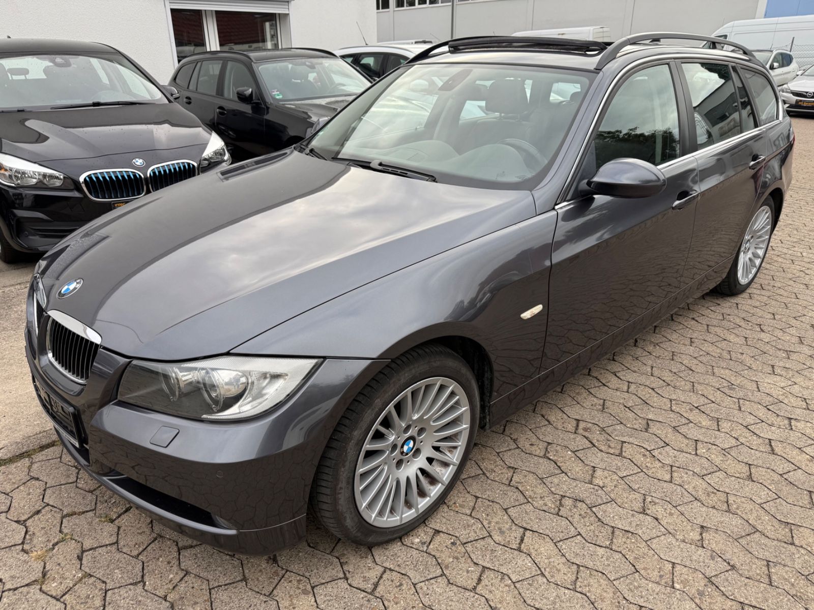 BMW 330 d xDrive*Panorama*Navi*Automatik*Leder*