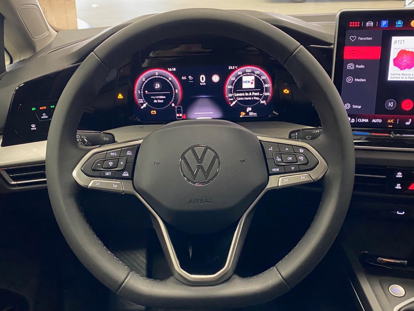 Fahrzeugabbildung Volkswagen Golf 8 Variant 2.0 TDI Life Variant+ACC+PDC v+h+