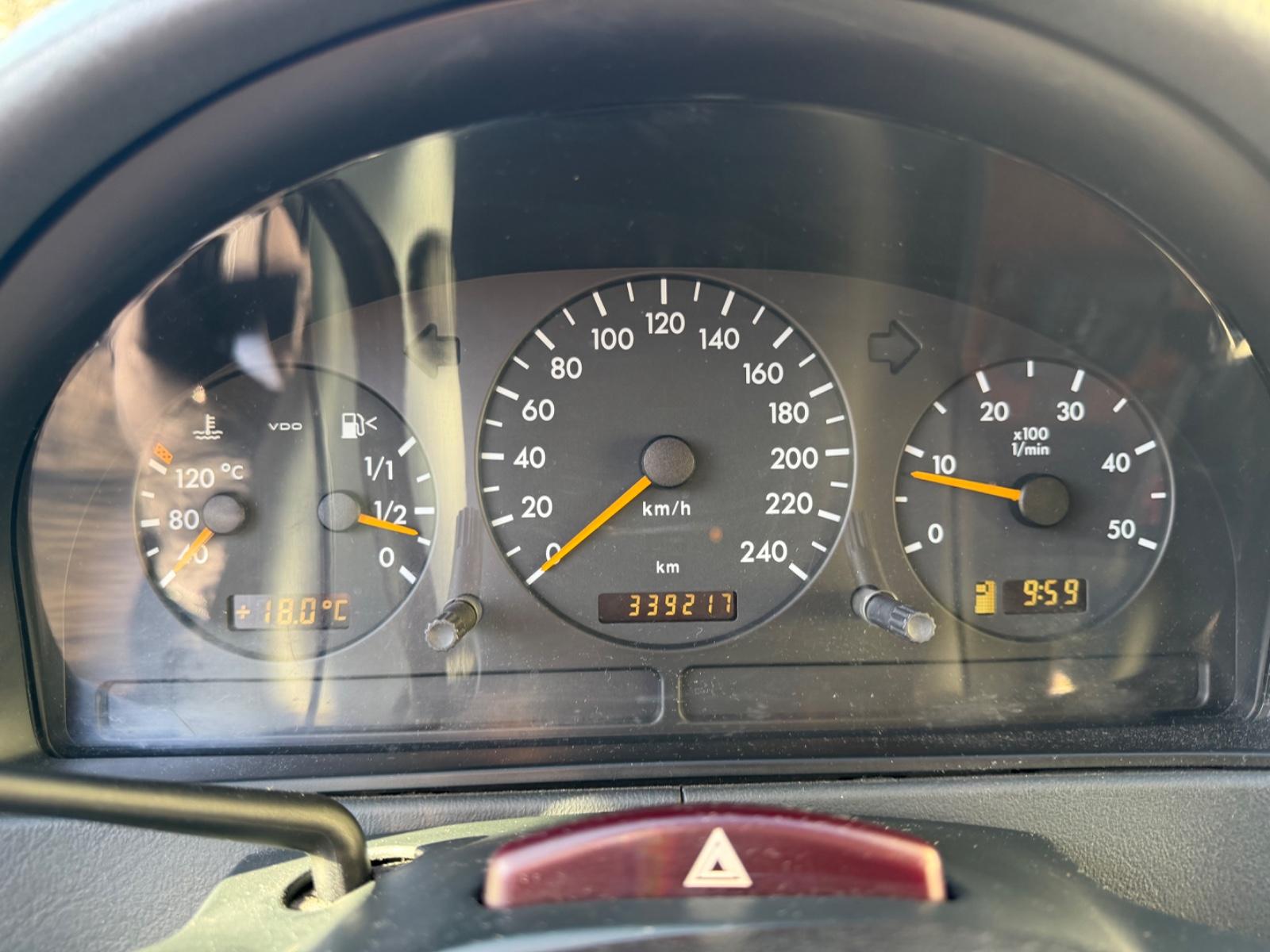 Mercedes-Benz ML270 2004 — photo 13