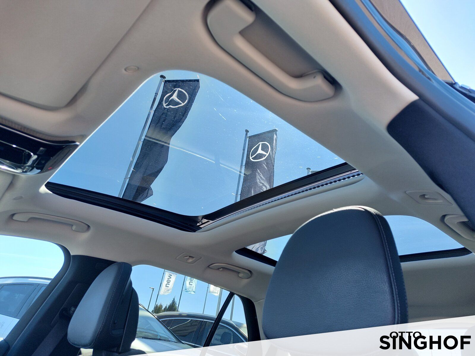 Fahrzeugabbildung Mercedes-Benz E 220 d T Avantgarde +Pano+Digital+Distronic+360