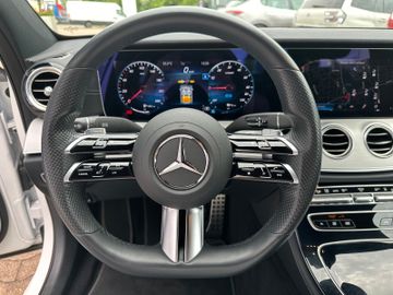 Fahrzeugabbildung Mercedes-Benz E 300 E Limousine AMG Line HeadUp Memory LED
