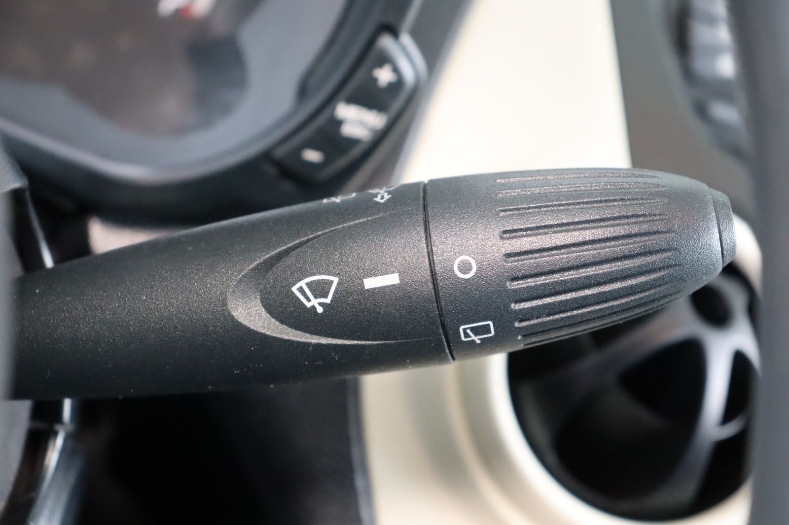 Fahrzeugabbildung Ford Ka 1.2 * 8-fach bereift * HU/AU bis 07.2026