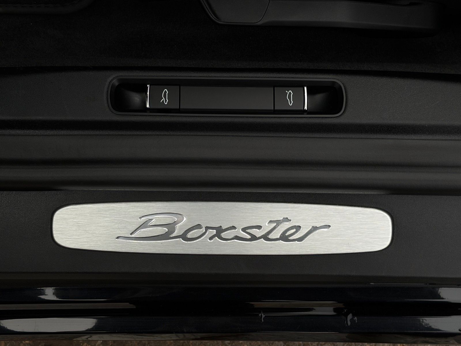 Fahrzeugabbildung Porsche 718 Boxster Sport PASM NAV CarPlay LHZ SHZ 20"