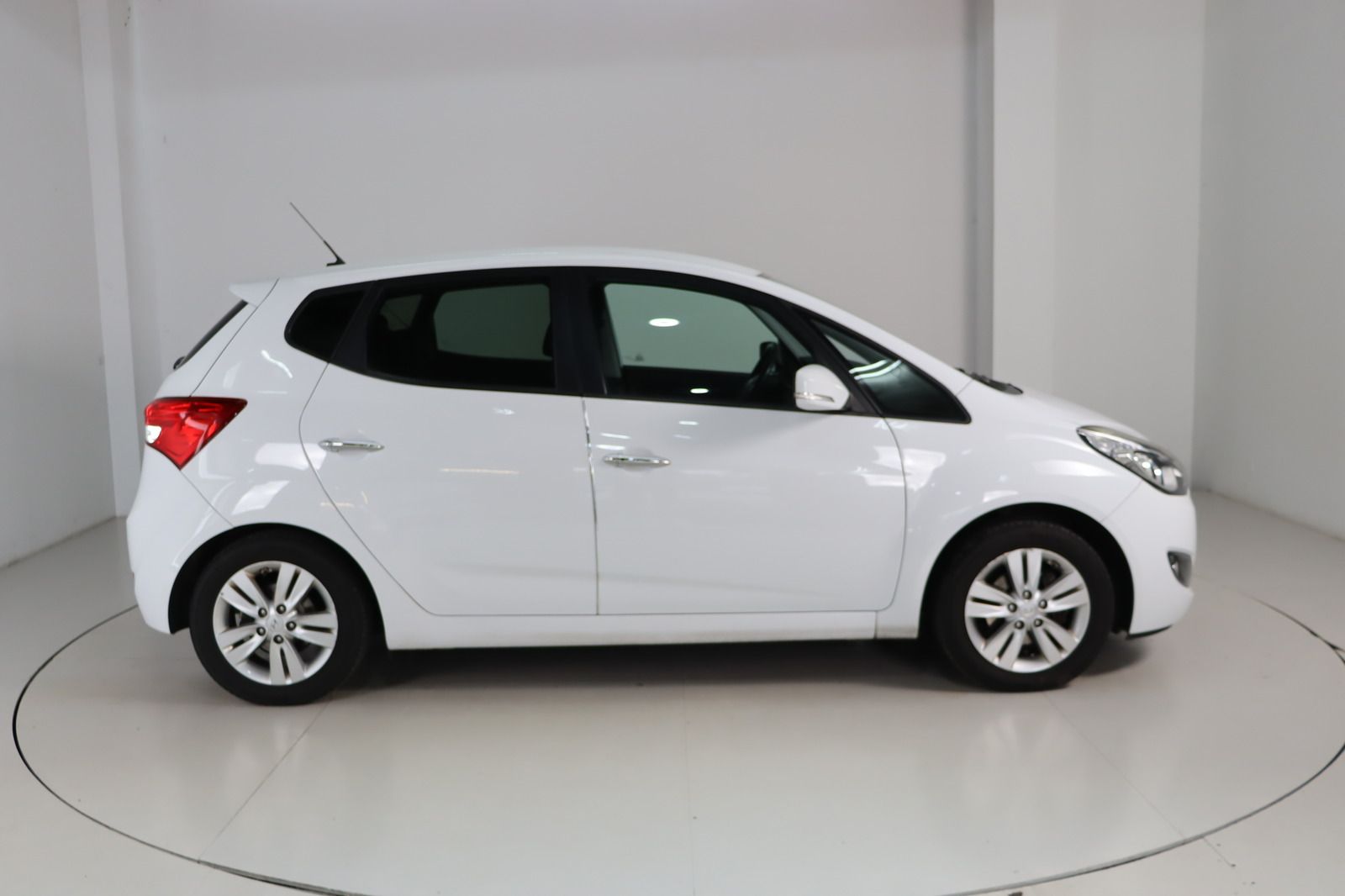 Fahrzeugabbildung Hyundai ix20 * HU/AU bis 06.2028 * 8-fach bereift Comfor